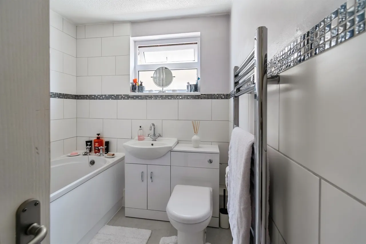 Pine Close, Corsham, SN13, photo 17