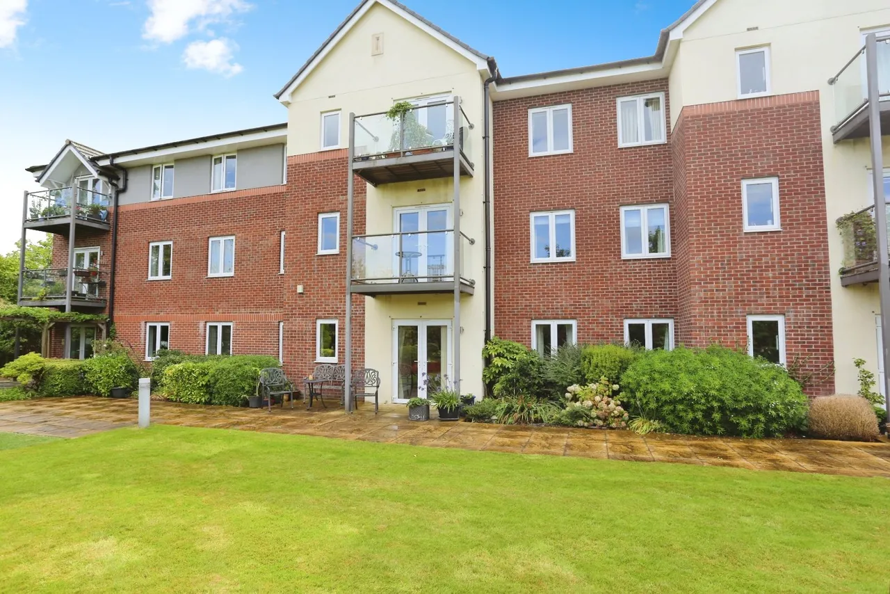 2 bed flat for sale, Nelstrop Road, Heaton Chapel, SK4