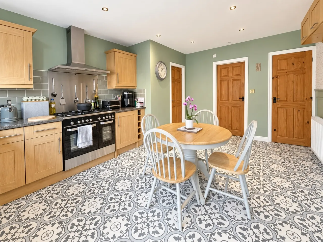 Westroyd Avenue, Hunsworth, BD19, photo 2