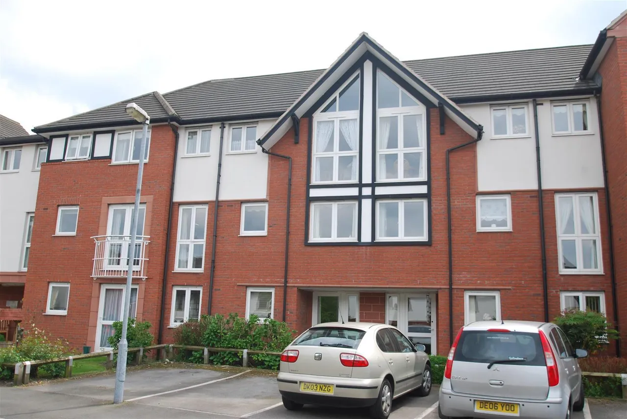 1 bed flat for sale — Chapelfields, Frodsham, Cheshire, WA6 7BG