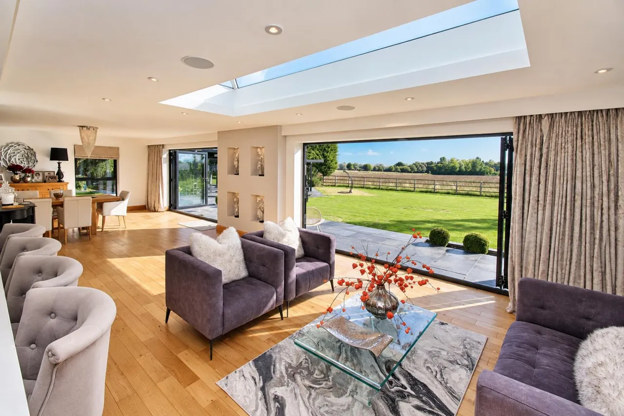White Roding, Dunmow, CM6, photo 9