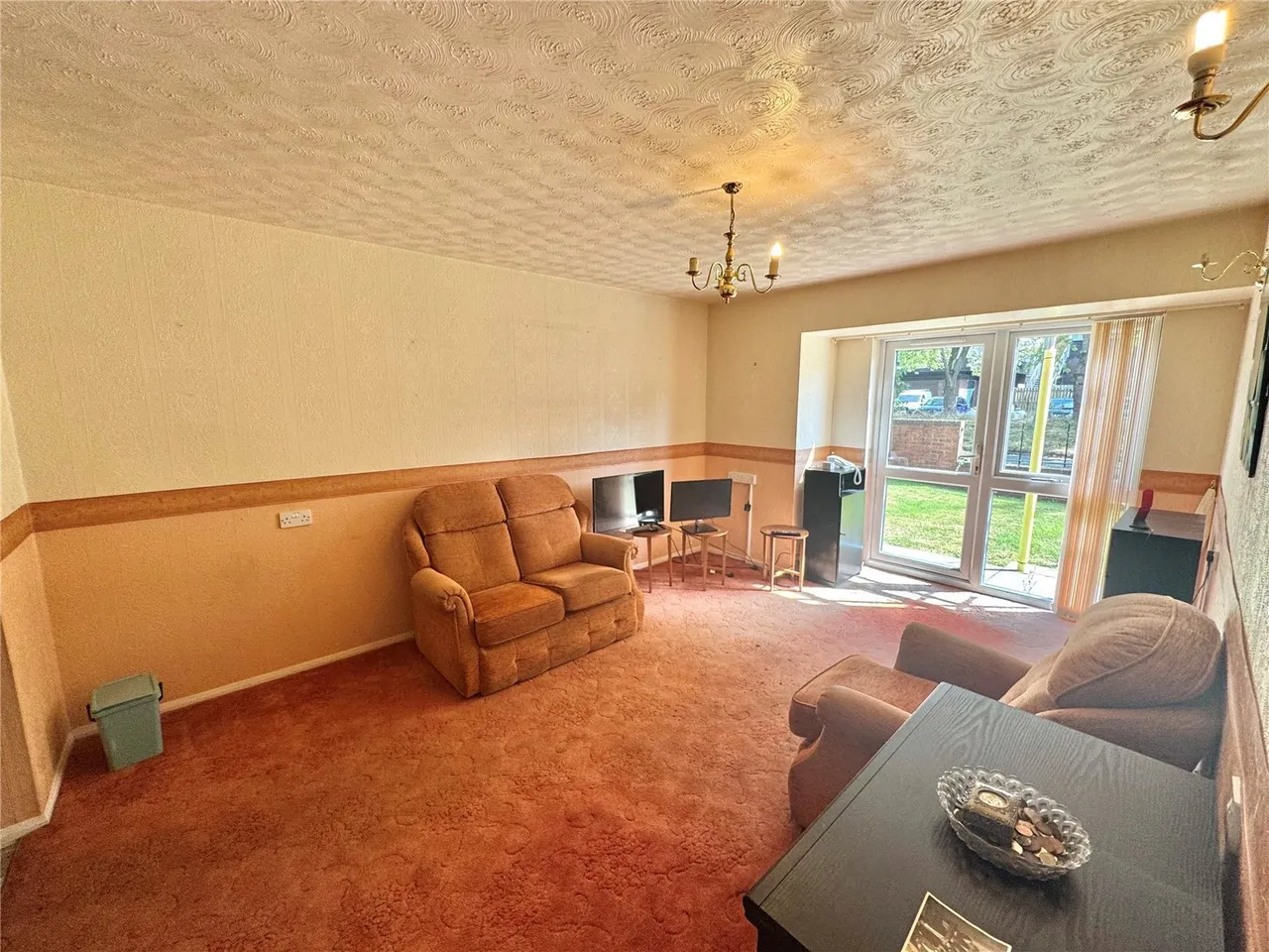 Hanover Court, Ingol, PR2, photo 3