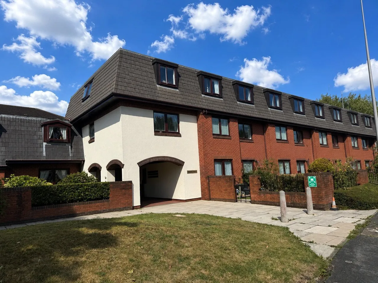 Hanover Court, Ingol, PR2, photo 9