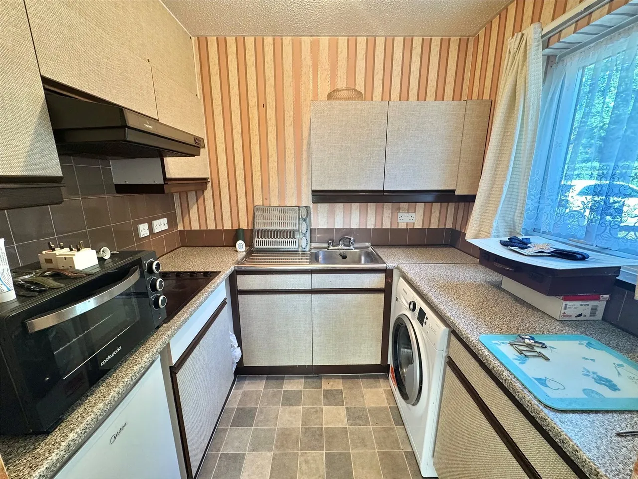 Hanover Court, Ingol, PR2, photo 4