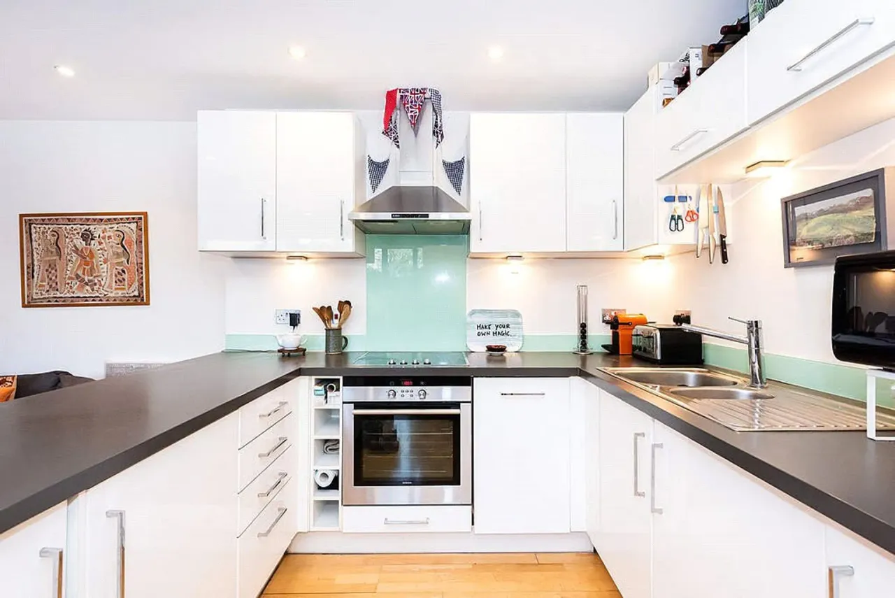 Guide £550,000 - £575,000 Florida Street, London E2, photo 3