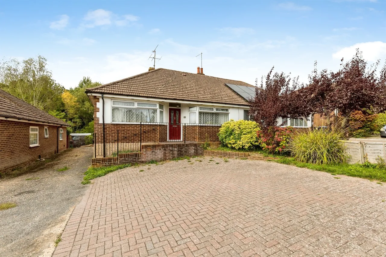 2 bed house for sale, Valebridge Road, Burgess Hill, RH15