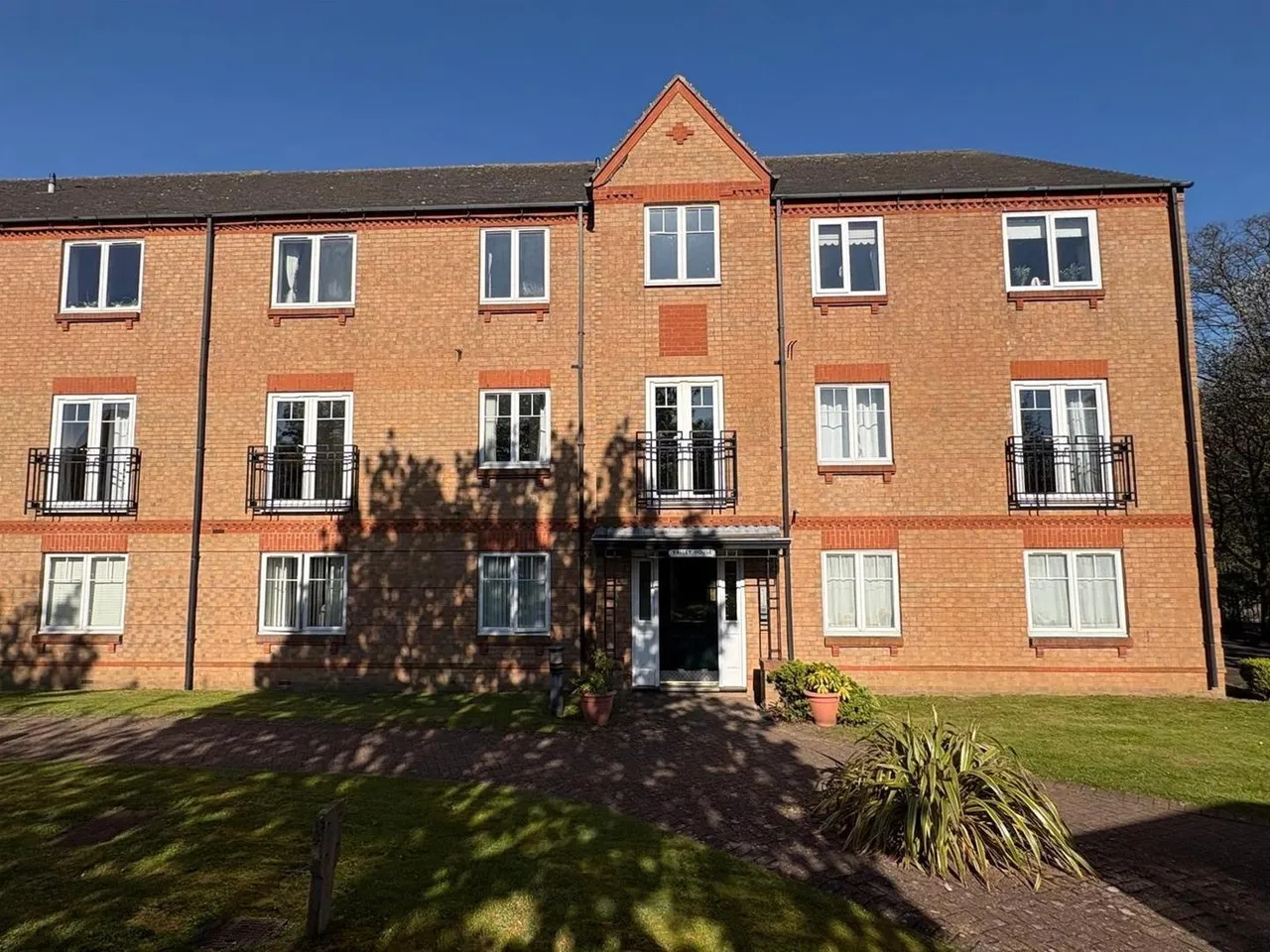 2 bed flat for sale — Wash Beck Close, Scarborough YO12 4DR