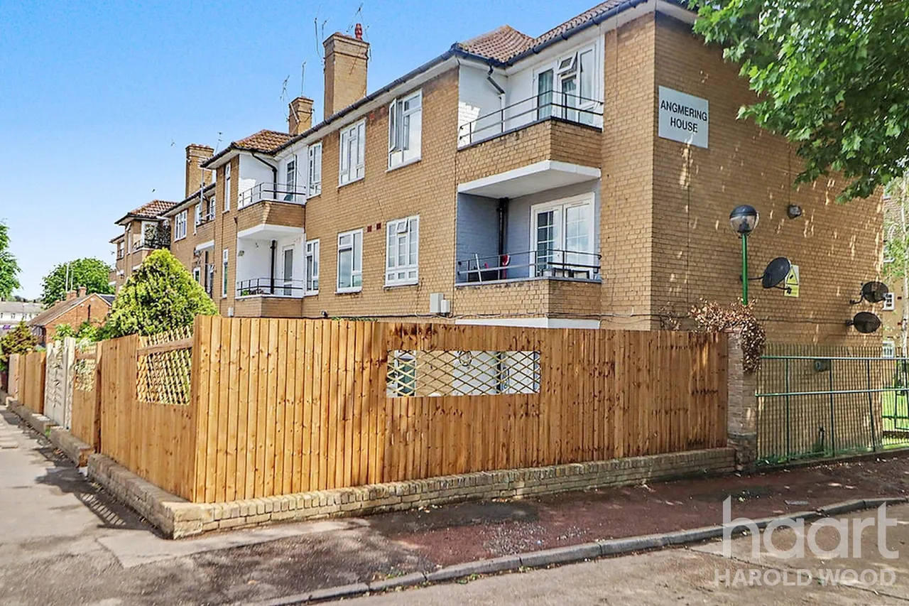 Barnstaple Road, Romford, RM3, photo 17