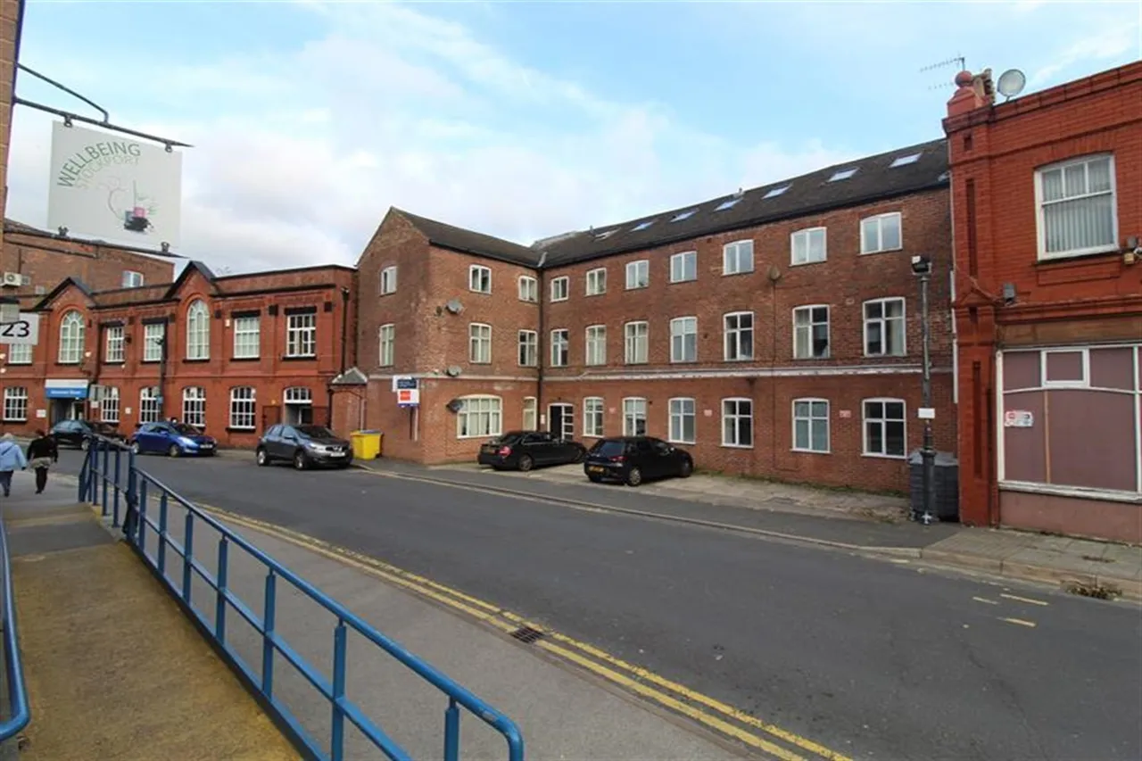 1 bed flat to rent, High Street, Stockport