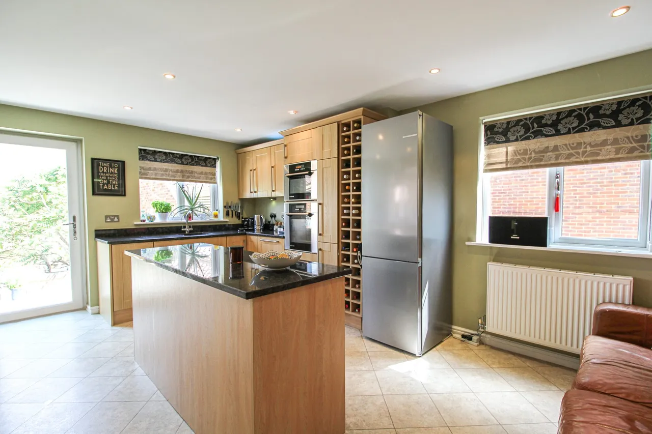 Ovington Drive, Fleet, GU51 1DF, photo 4