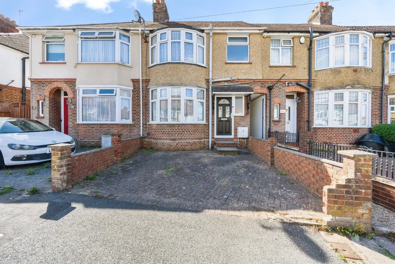 3 bed house for sale — Harcourt Street, Luton