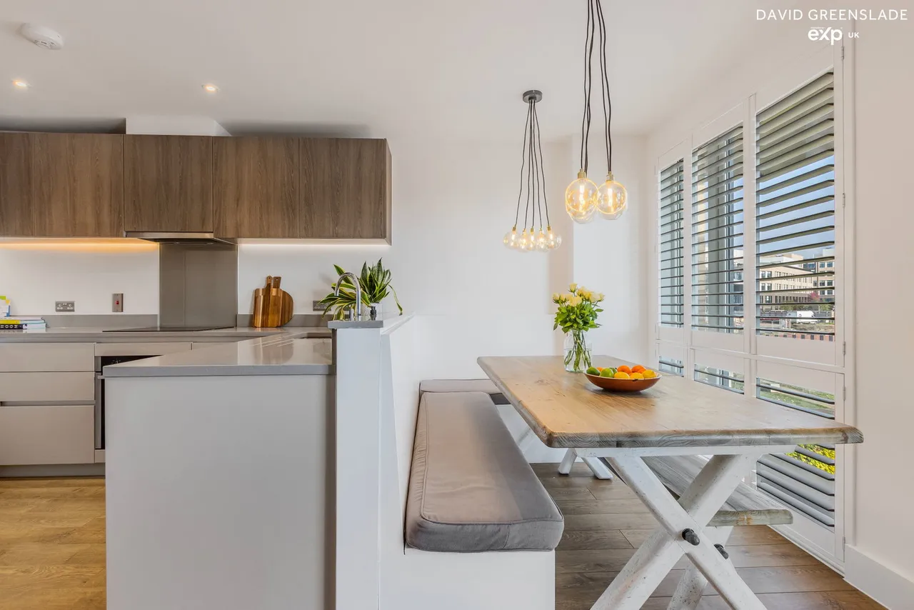 Vallans Court, Bow River Village, E3, photo 4