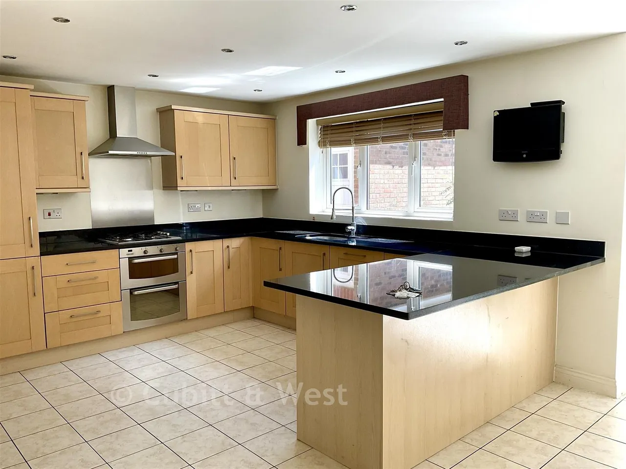 Fourteen Acre Avenue, Felpham, PO22, photo 3