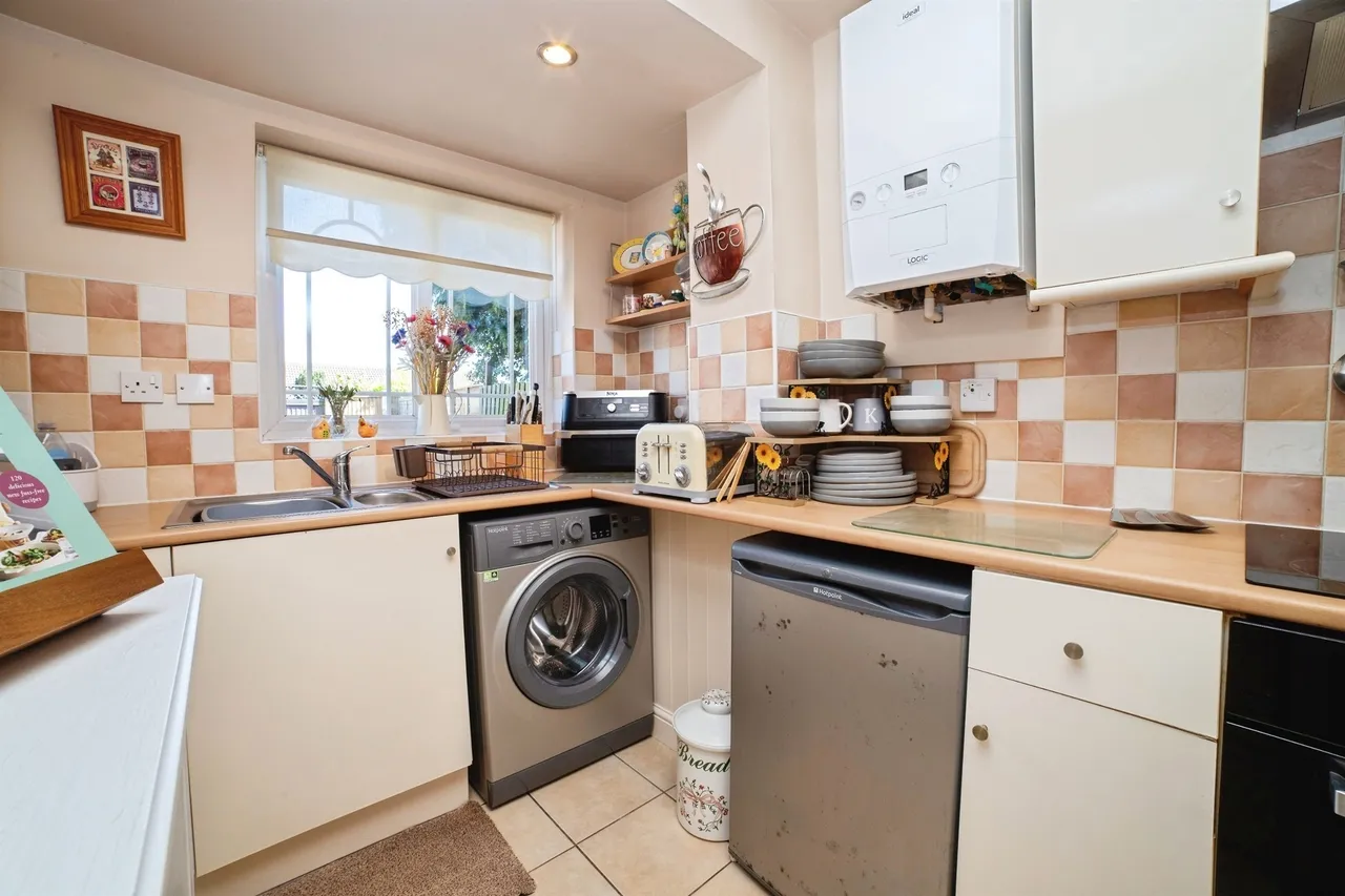 Sycamore Close, Rainworth, NG21, photo 9
