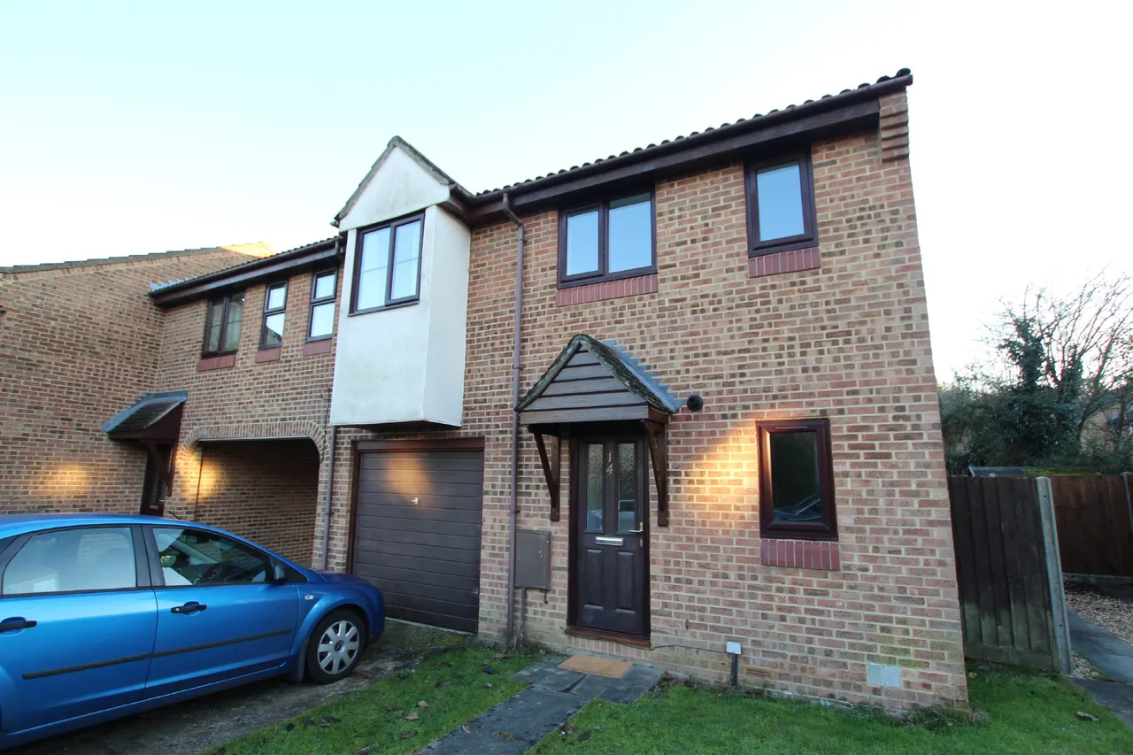 2 bed house to rent, Tarnbrook Way, Bracknell, RG12