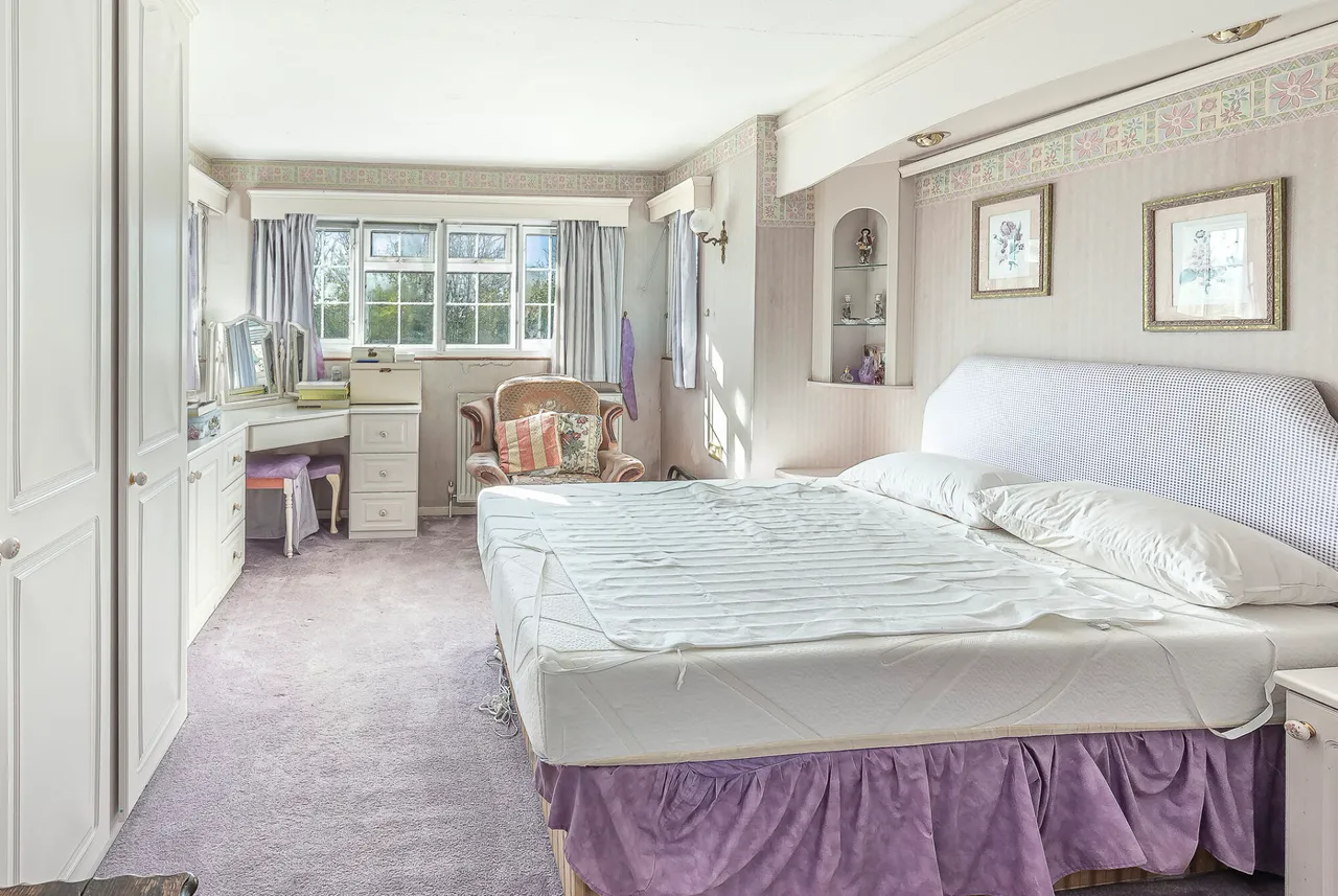 Chalket Lane, Pembury, Kent, TN2 4AA, photo 7
