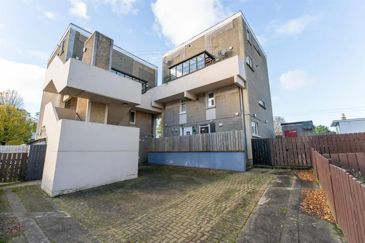2 bed flat to rent, Craignish Crescent, Dundonald, BT16