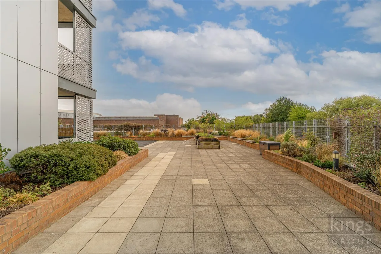 Cannon Road, London, photo 16