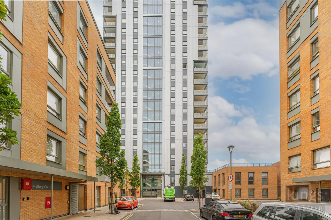 2 bed flat for sale, Cannon Road, London