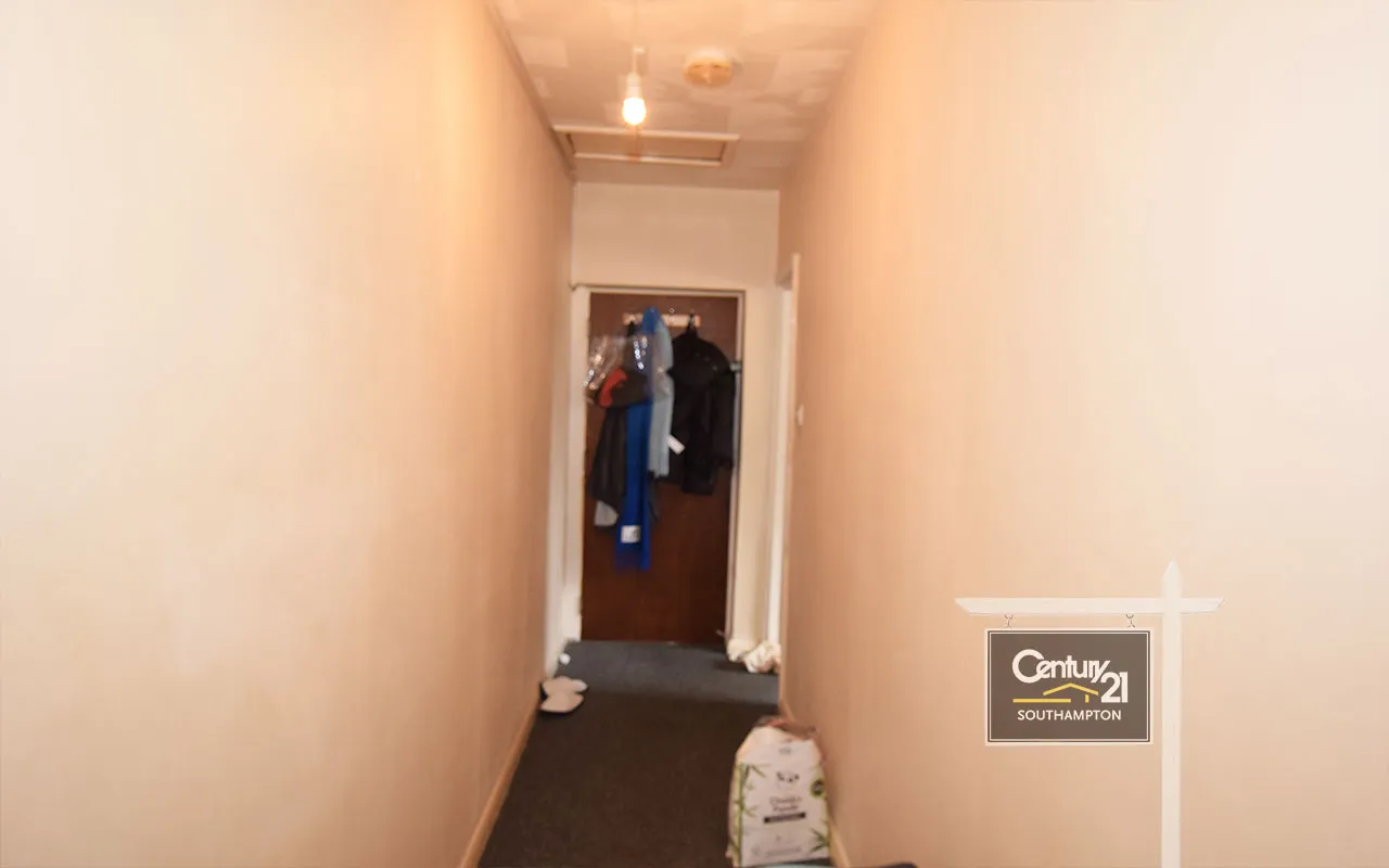 Broadlands Road, SO17, photo 6