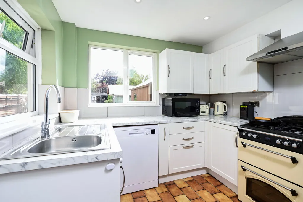 Lowlands Road, Blackwater, GU17, photo 5