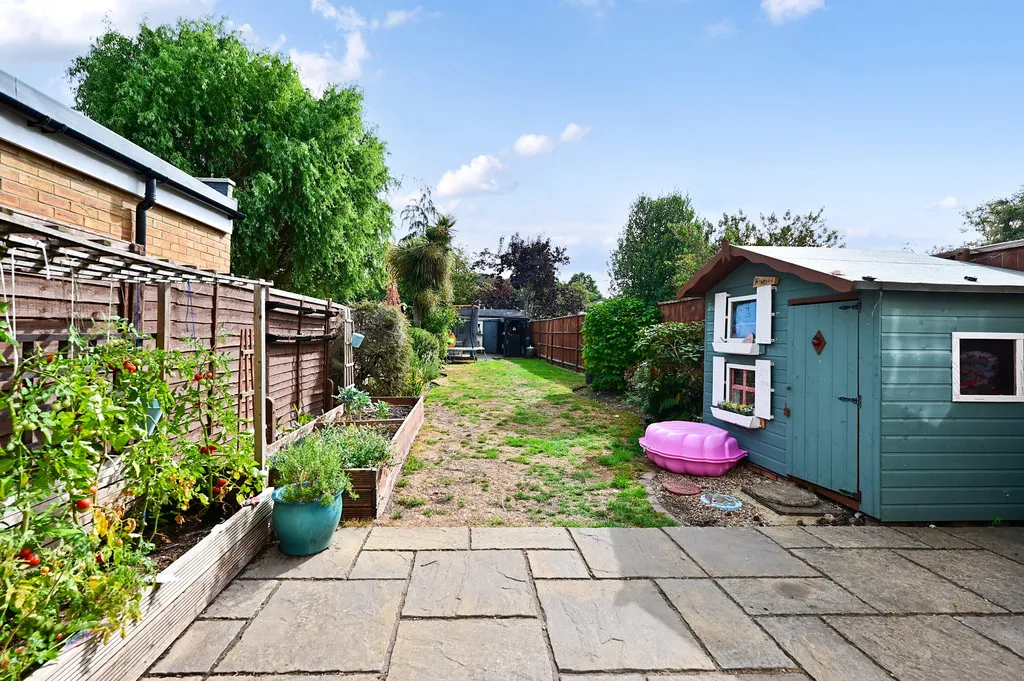 2 bed house for sale, Lowlands Road, Blackwater, GU17