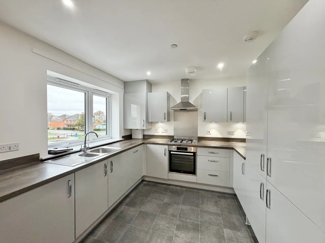 Traction Lane, Bedford, MK42, photo 3