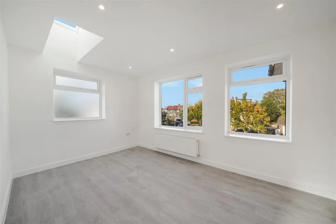 Hollycroft Avenue, Wembley, HA9, photo 9