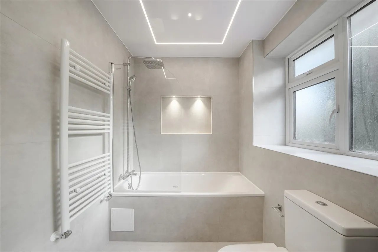 Hollycroft Avenue, Wembley, HA9, photo 8