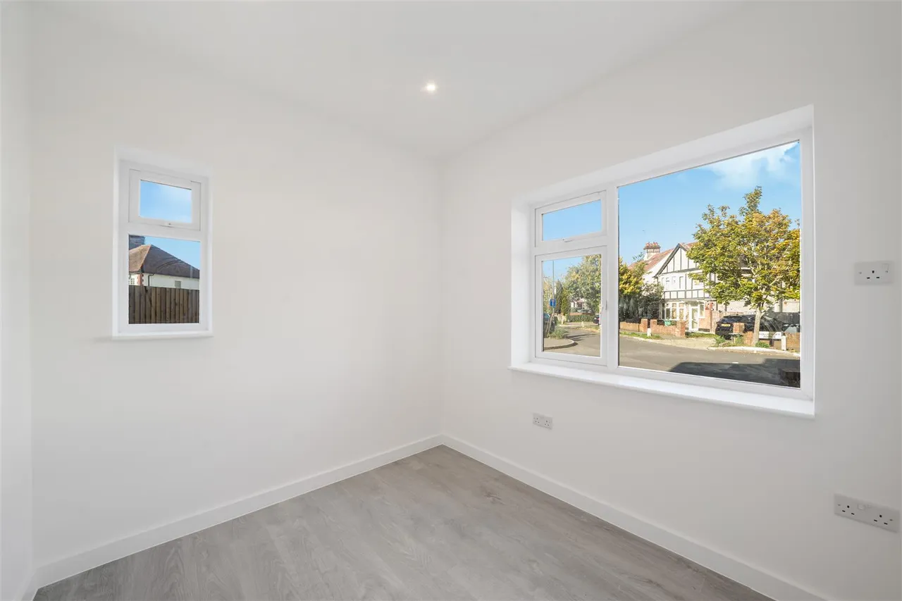 Hollycroft Avenue, Wembley, HA9, photo 5