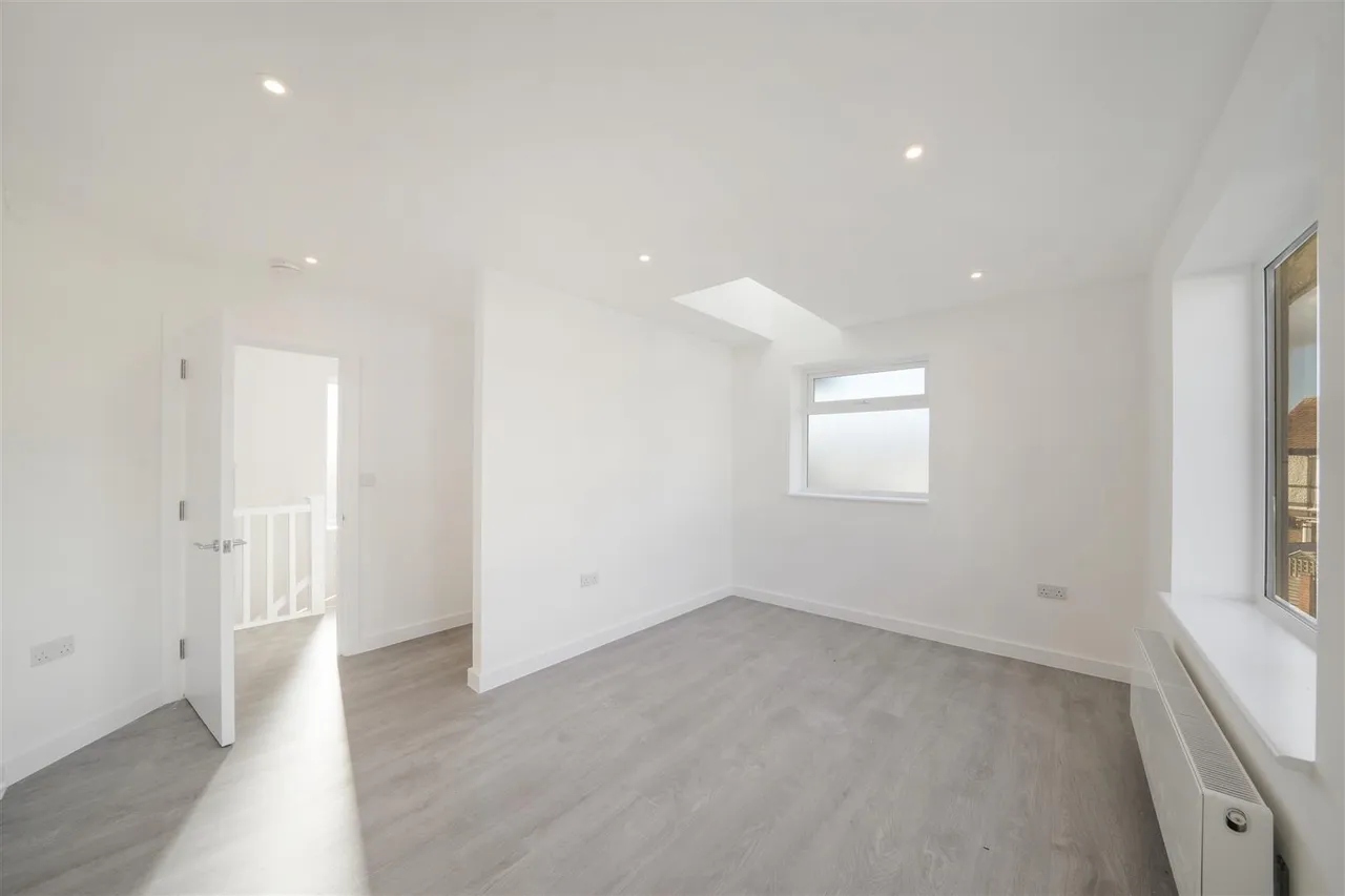 Hollycroft Avenue, Wembley, HA9, photo 6