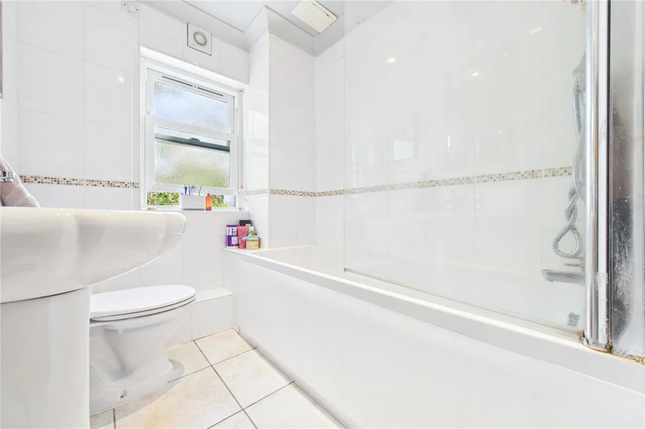 Bunces Lane, Burghfield Common, RG7, photo 11