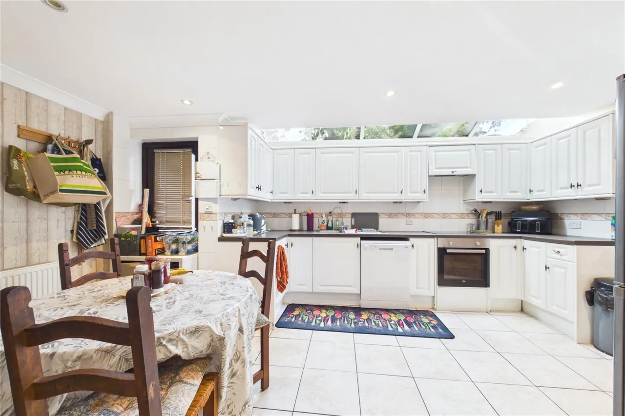 Bunces Lane, Burghfield Common, RG7, photo 4