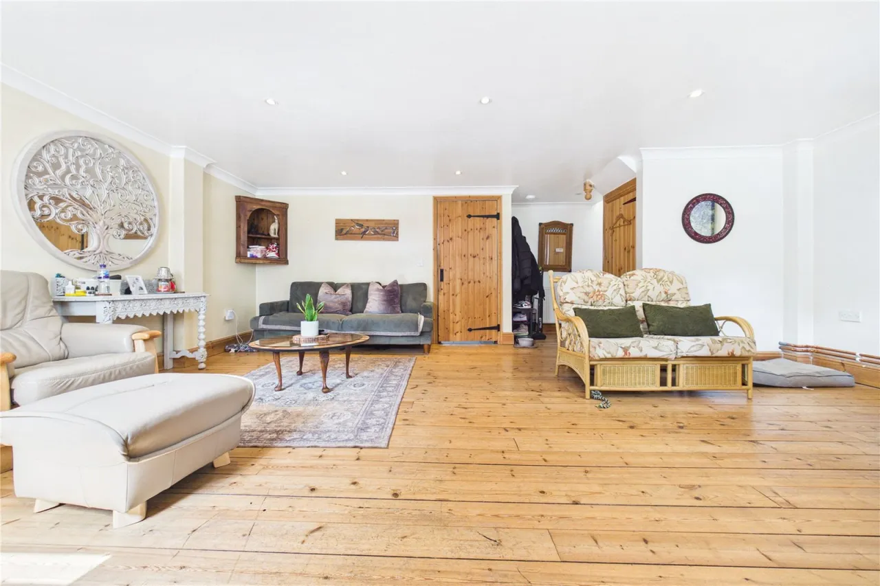 Bunces Lane, Burghfield Common, RG7, photo 5