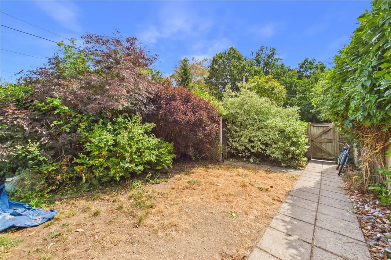 Bunces Lane, Burghfield Common, RG7, photo 14