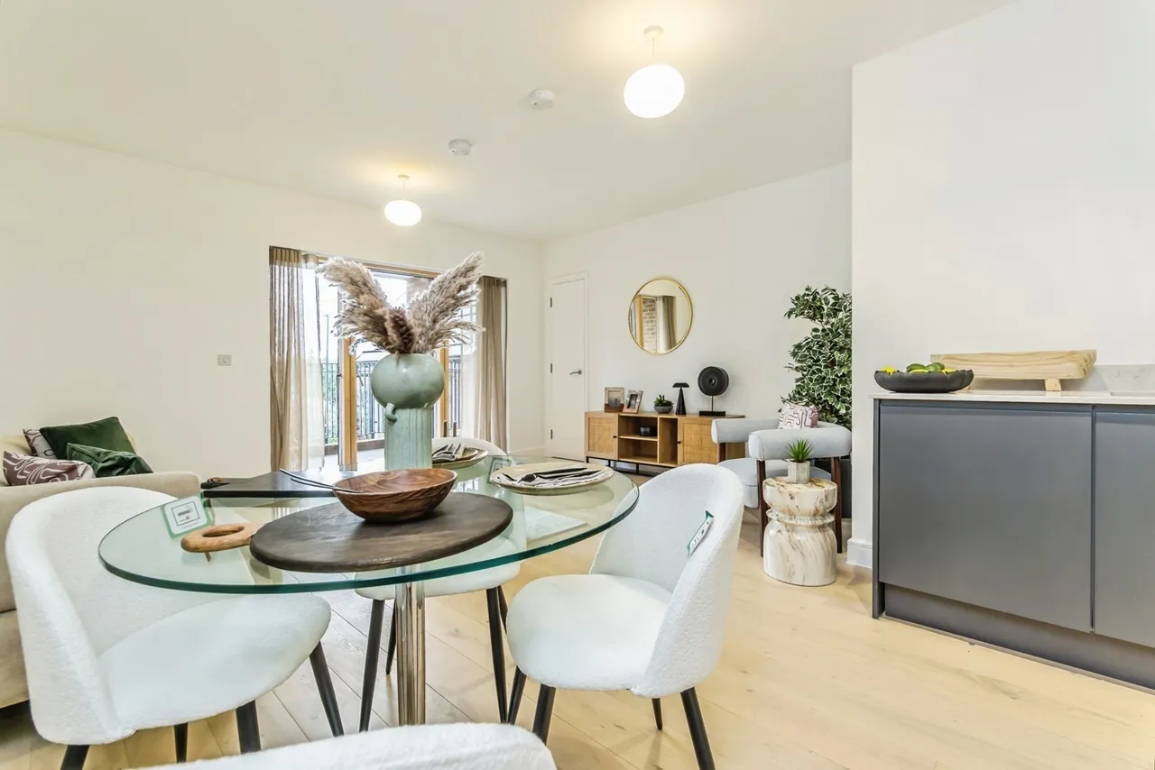 2 bed flat for sale — Russell Hill Road, Purley, CR8