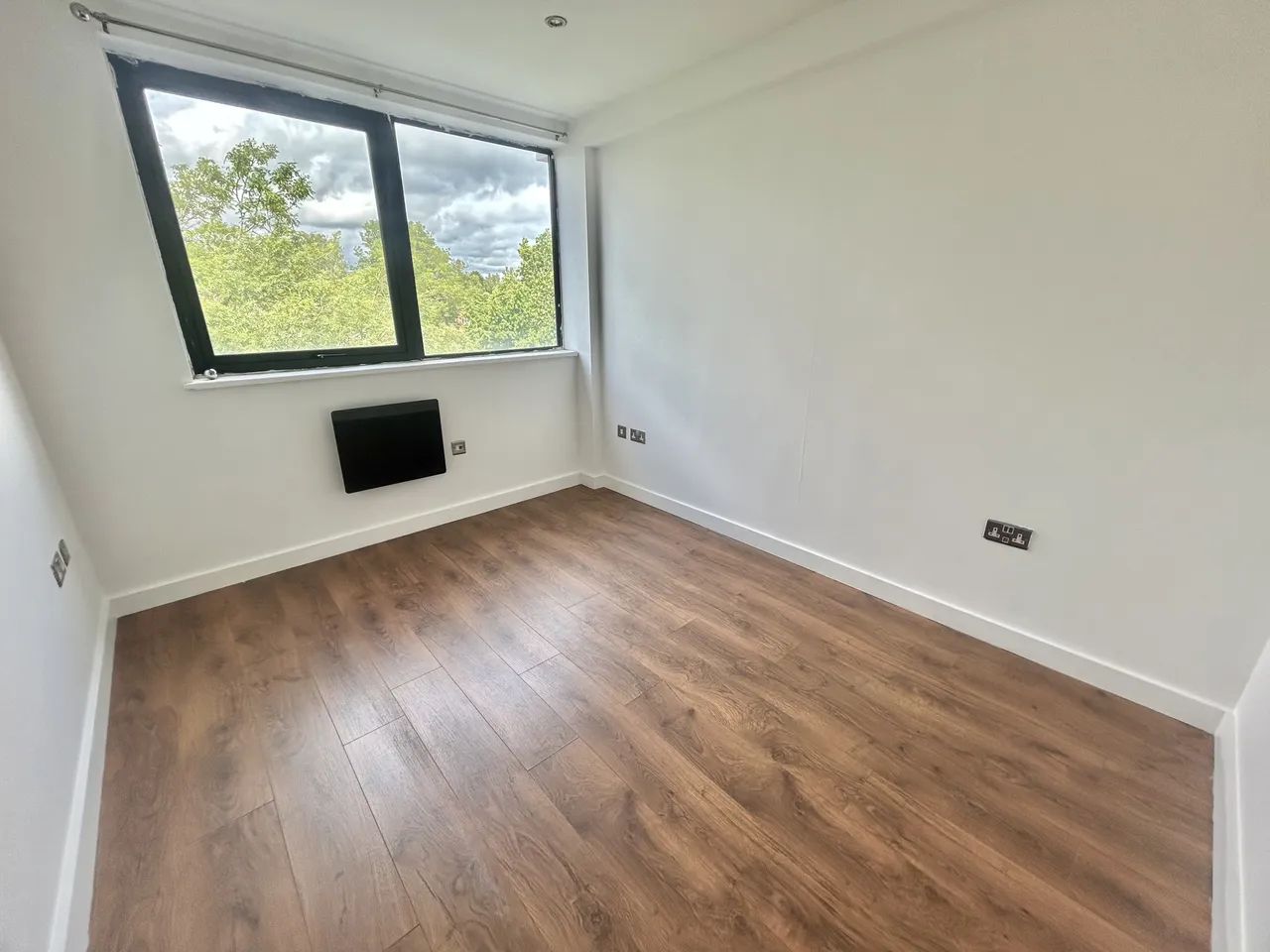 Carlton Square, Carlton, NG4, photo 7