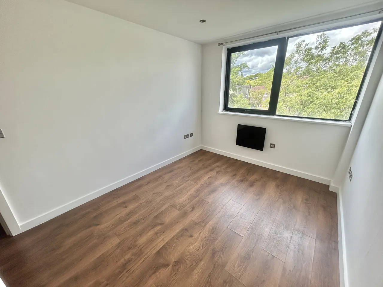 Carlton Square, Carlton, NG4, photo 6