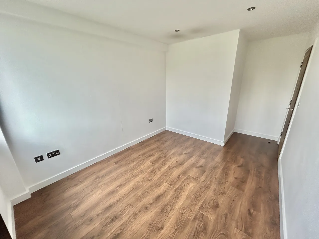 Carlton Square, Carlton, NG4, photo 8