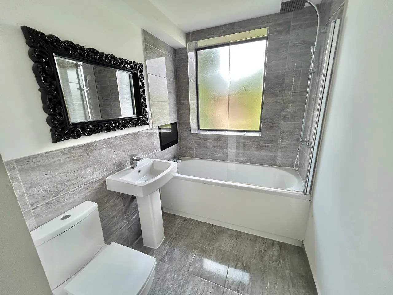 Carlton Square, Carlton, NG4, photo 5