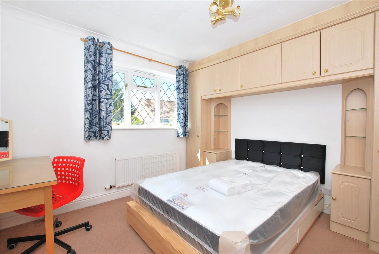 Fairborne Way, Guildford, GU2, photo 9