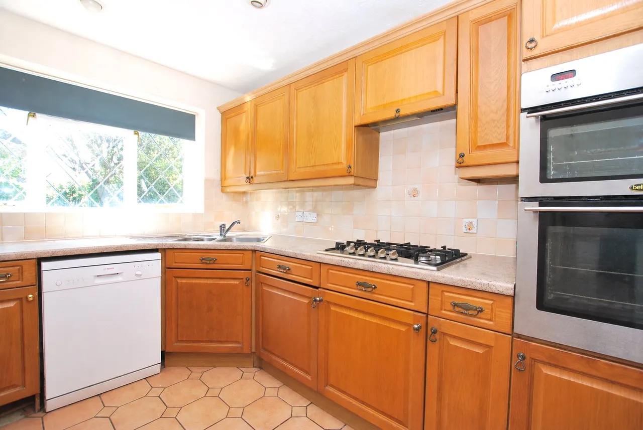 Fairborne Way, Guildford, GU2, photo 6