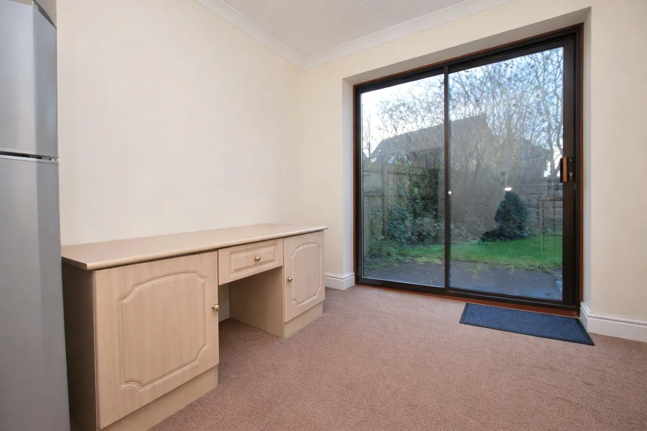 Fairborne Way, Guildford, GU2, photo 7