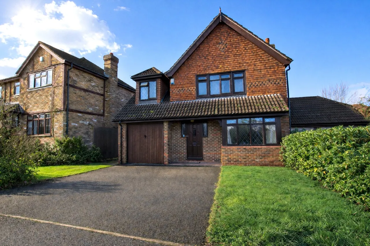 Fairborne Way, Guildford, GU2, photo 3