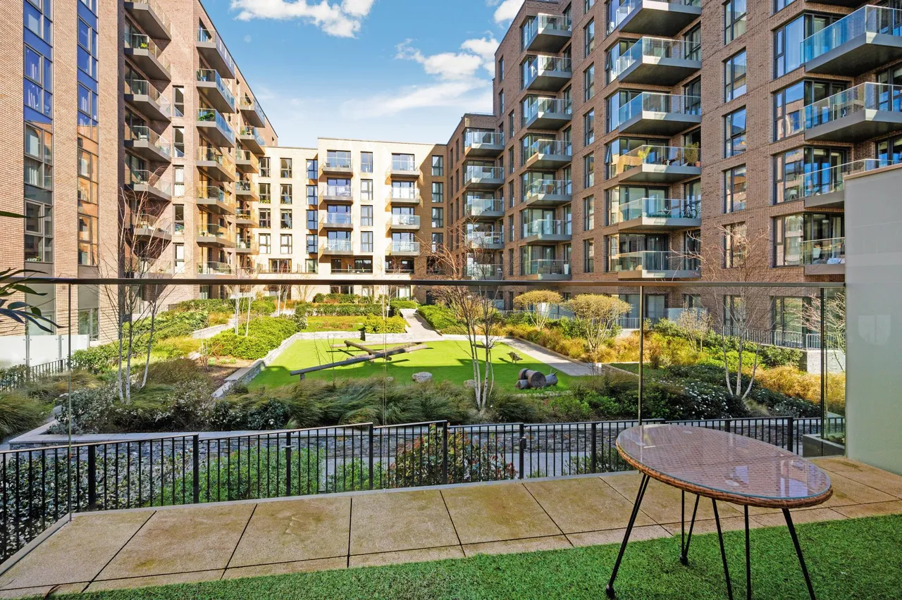 Springpark Drive, London, N4, photo 9