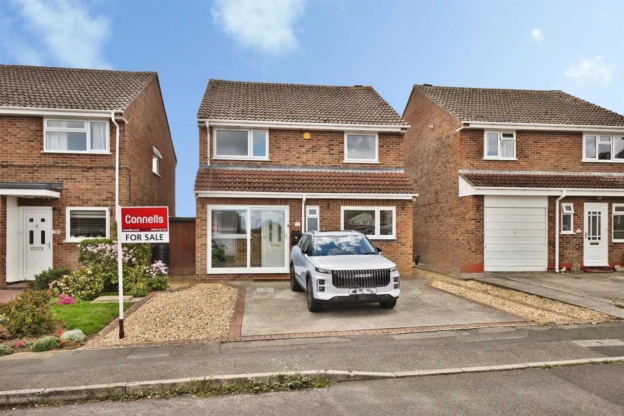 4 bed house for sale — Trent Close, Yeovil