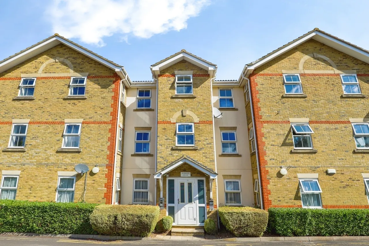 2 bed flat for sale — Anselm Close, Sittingbourne, Kent, ME10