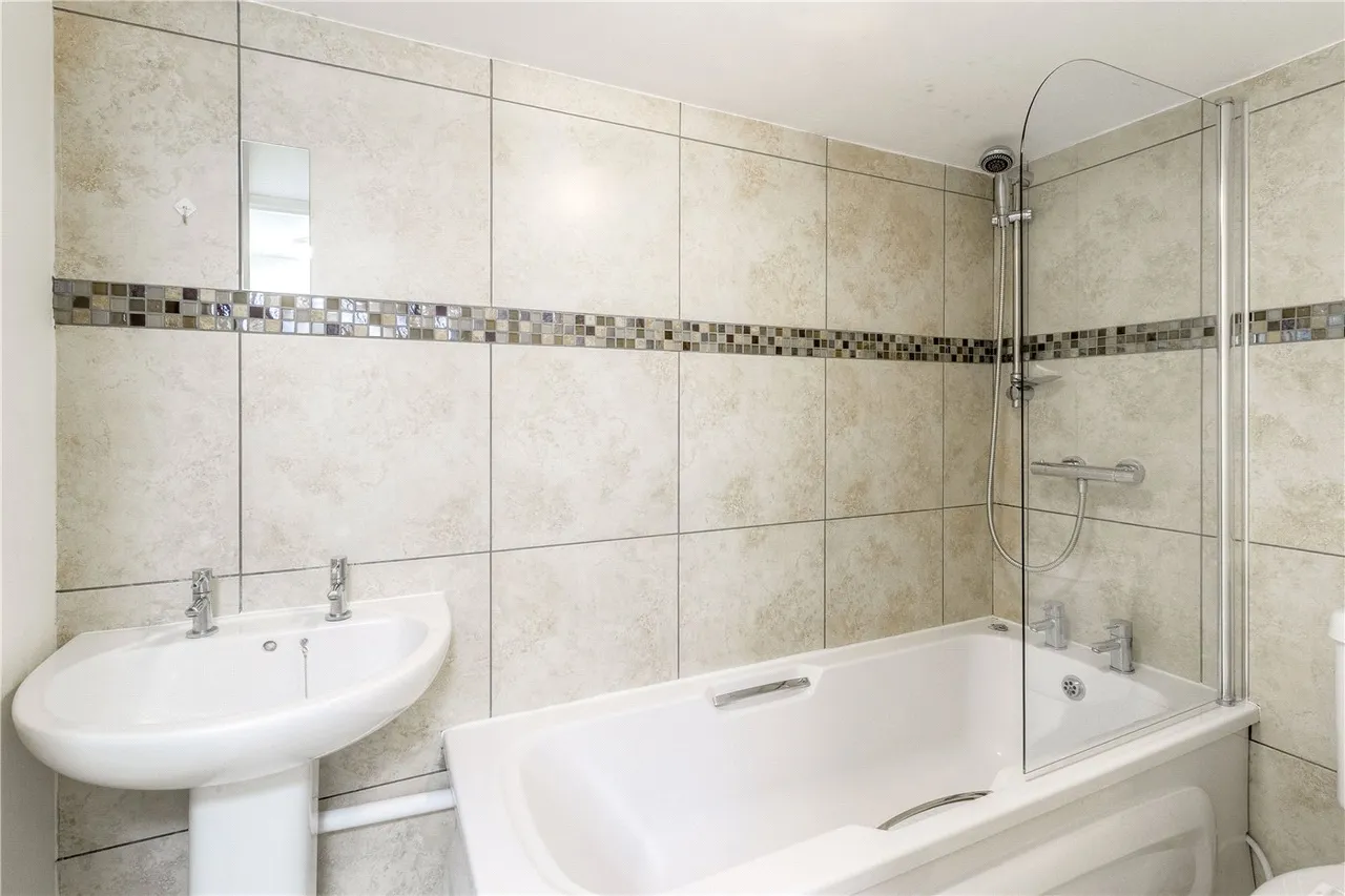 Lutterworth Road, Northampton, Northamptonshire, NN1, photo 6