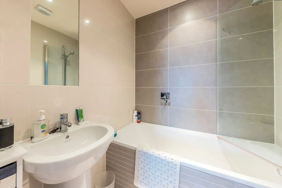 Clifton Road, KT2, photo 6
