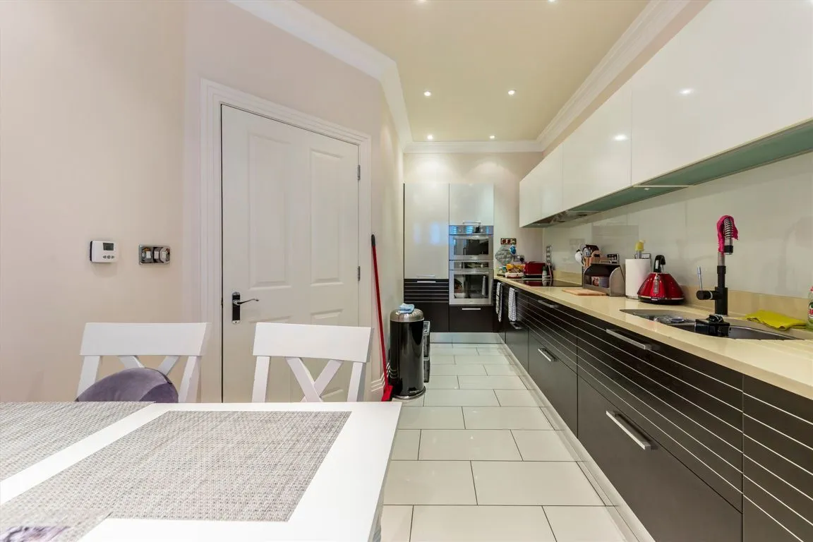 Clifton Road, KT2, photo 3